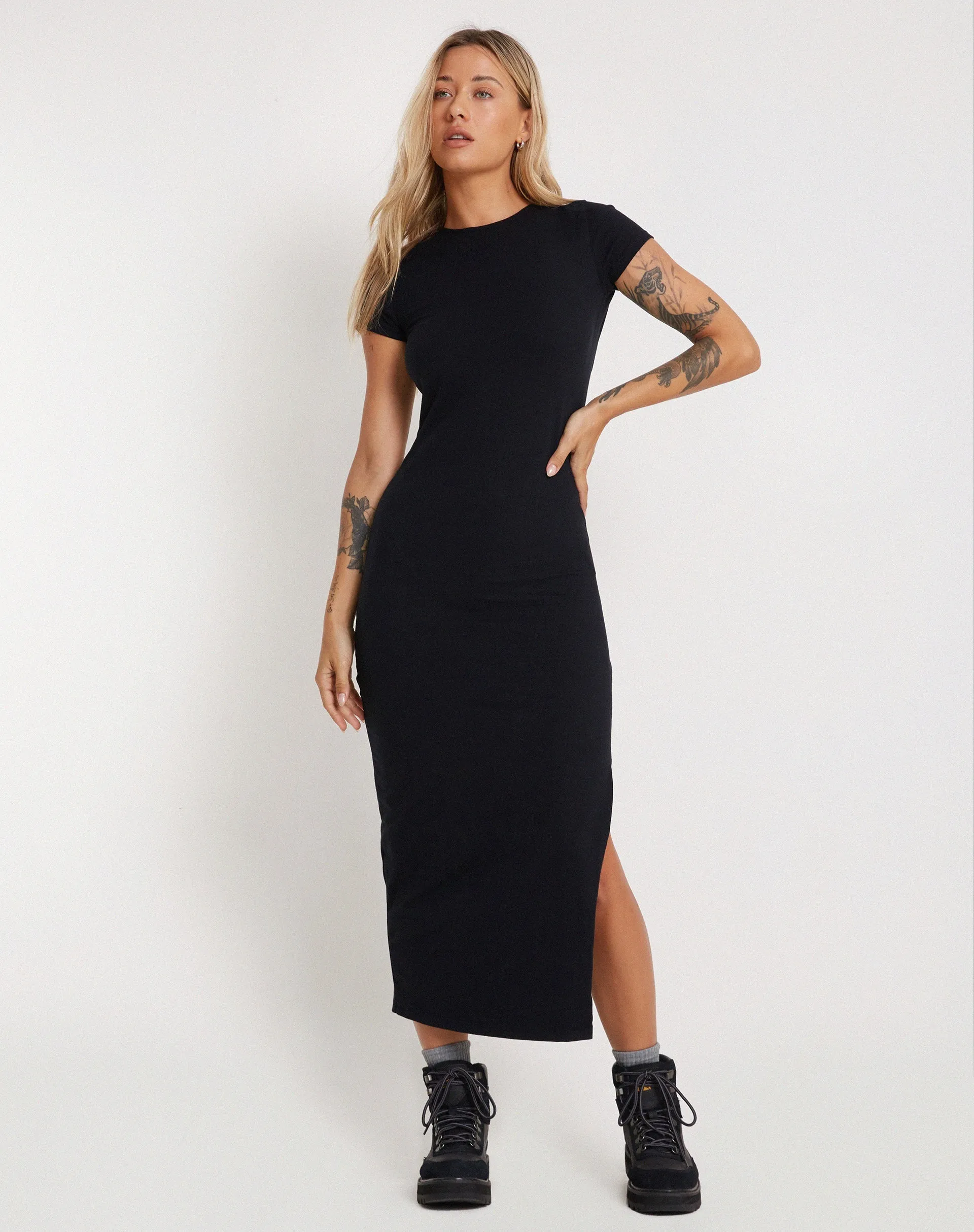 Kasor Short Sleeve Maxi Dress in Black