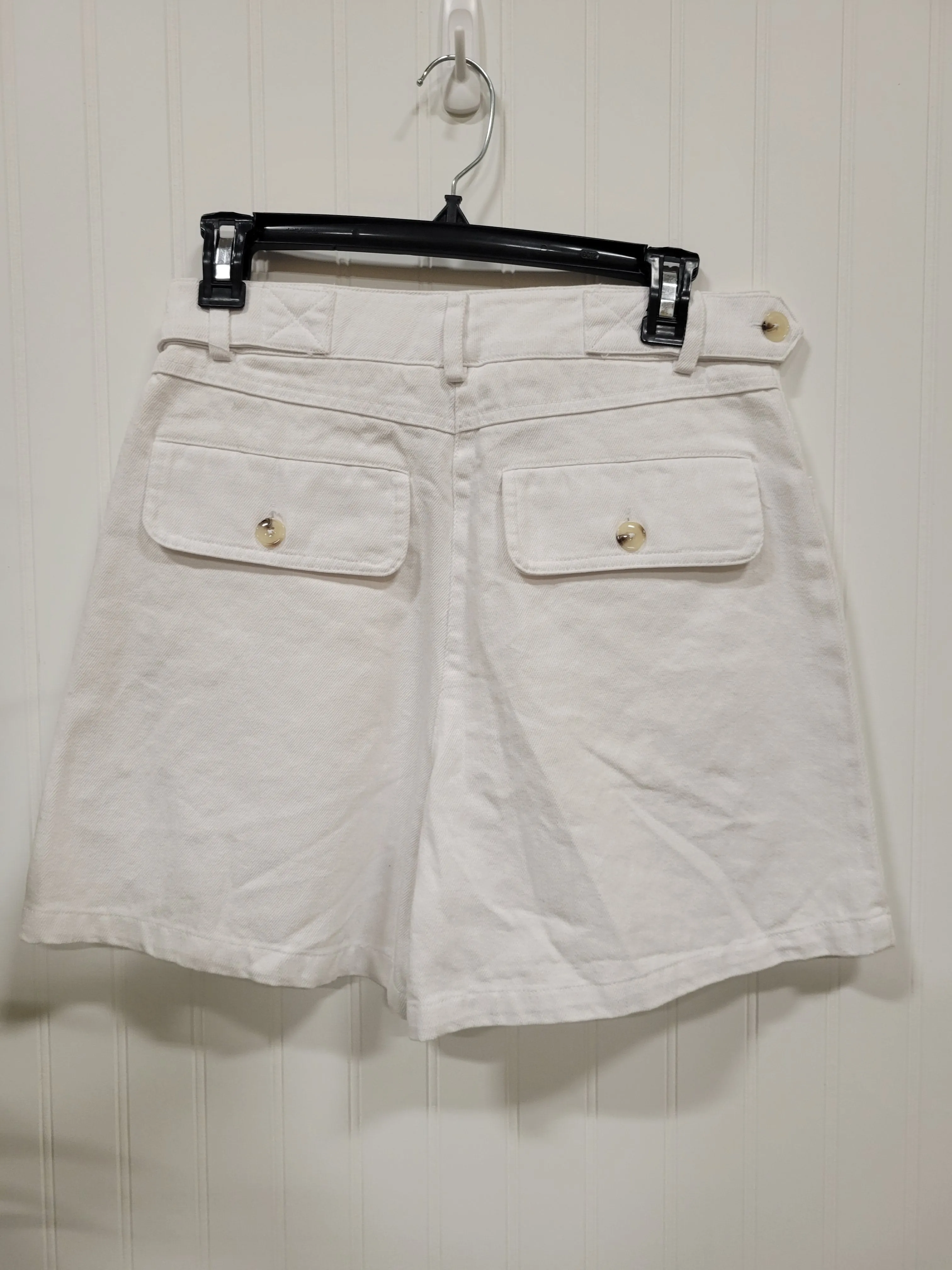 White Shorts w/Back Pocket